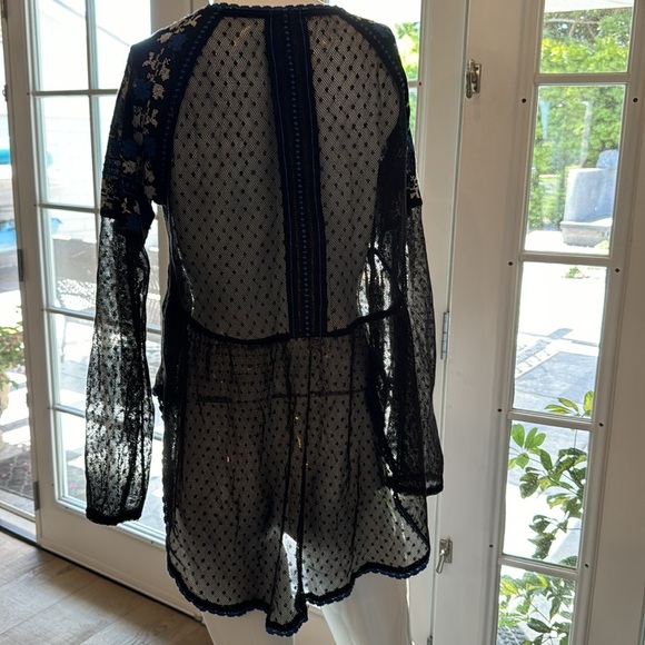 Free People Swiss Dot Sheer Mesh Black Floral Embroidered Peasant Top Size XS - Picture 7 of 10